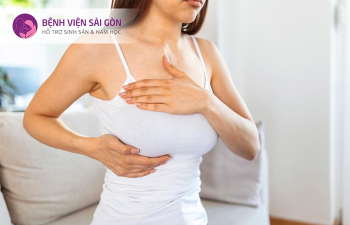 Bơm IUI thành công, hormone trong cơ thể thay đổi gây ra tình trạng căng tức ngực