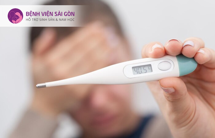 Sốt vô cớ hoặc thường xuyên mệt mỏi, suy nhược cũng ảnh hưởng đến màu máu kinh nguyệt