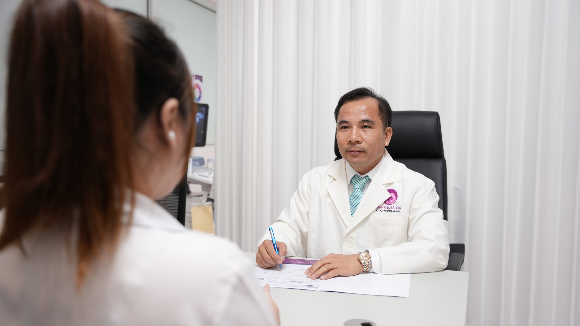 Cần thăm khám ngay khi cơ thể có dấu hiệu bị quá kích buồng trứng nặng