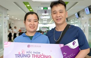 Chị Mai Thị Huỳnh Hoa và anh Bùi Sơn Nguyên